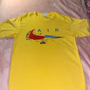 It’s a medium and the color is yellow